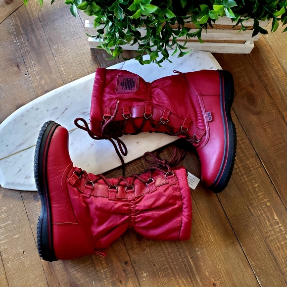 **RARE** Coach Sage Nylon Ruby Red Leather Winter Boots Sz 5.5B - Picture 1 of 11